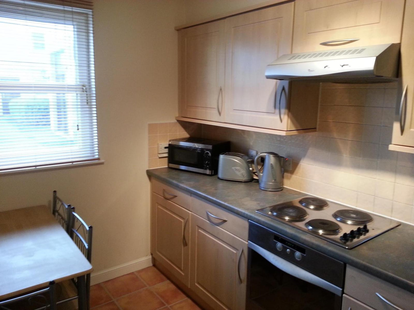 Magnificent 2 Bedroom Front Door Flat Private Parking