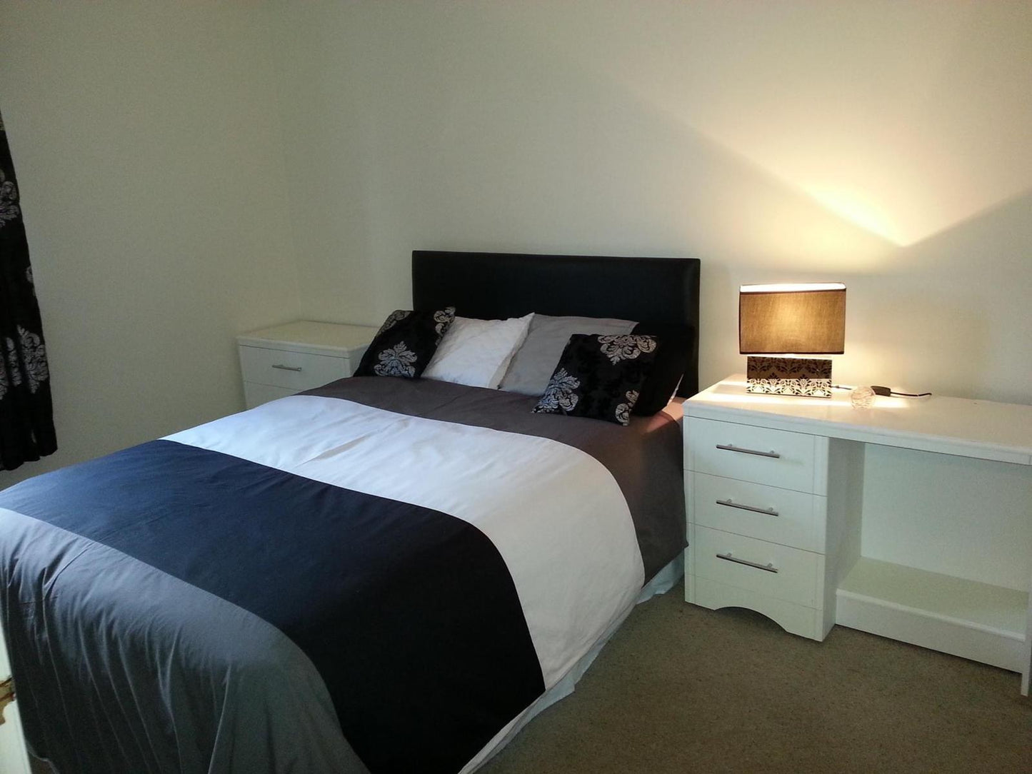 Magnificent 2 Bedroom Front Door Flat Private Parking