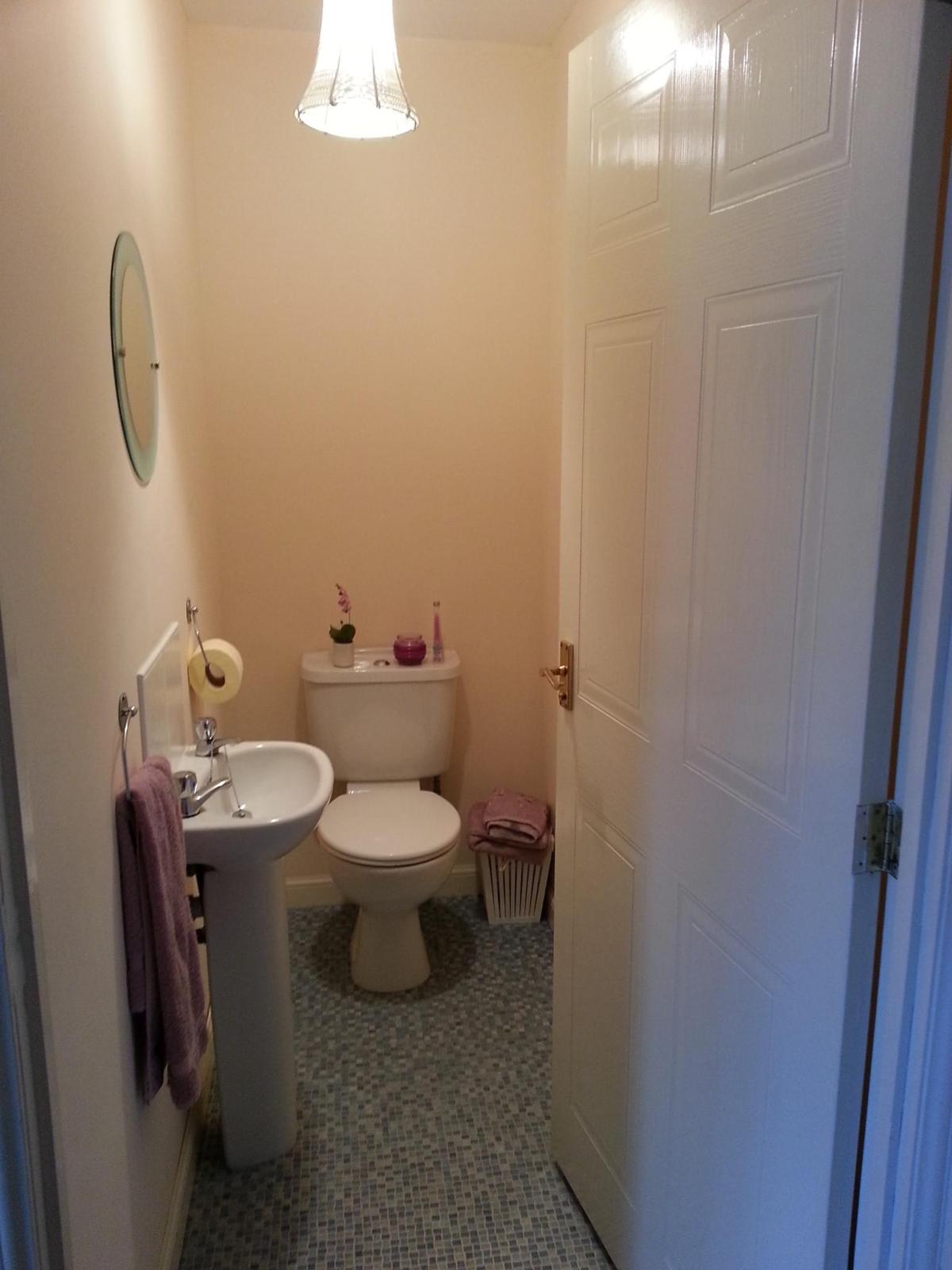 Magnificent 2 Bedroom Front Door Flat Private Parking