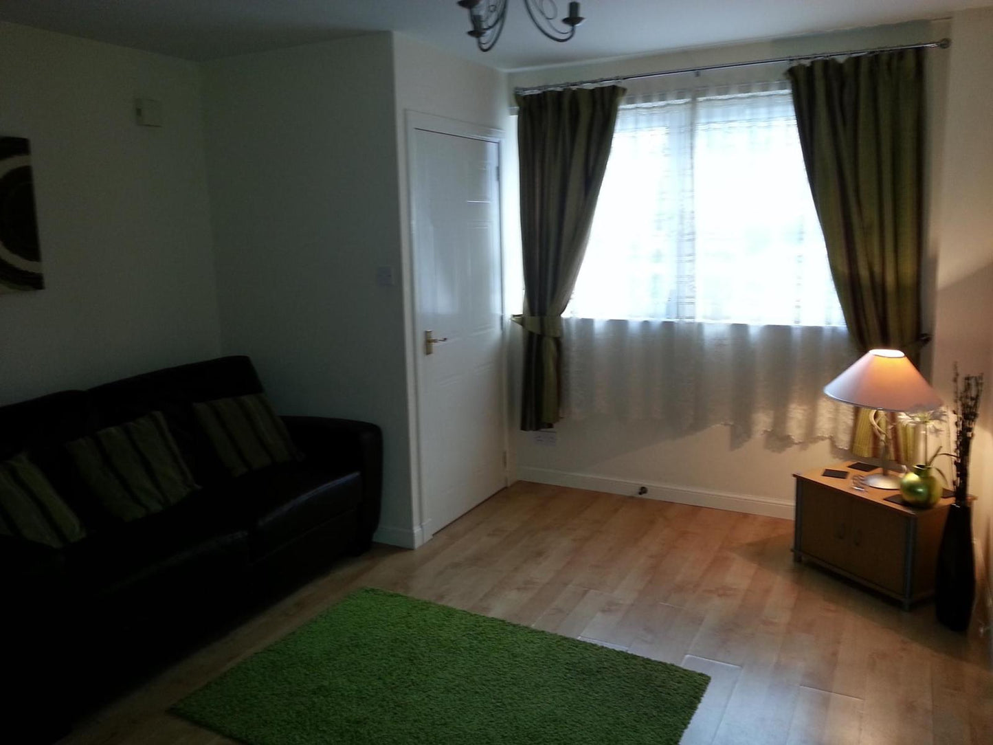 Magnificent 2 Bedroom Front Door Flat Private Parking