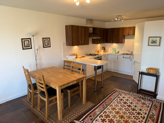 INCREDIBLE 2 Bedroom Fully Furnished Executive Flat with Private Balcony