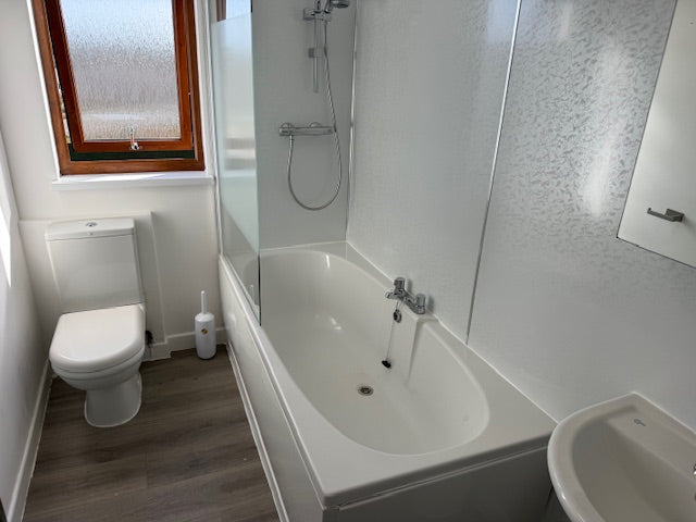 Top Class 3 Bedroom Top Floor Flat