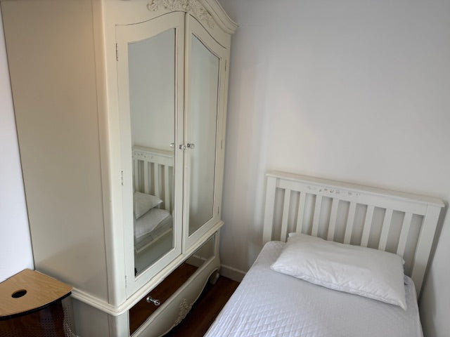 Top Class 3 Bedroom Top Floor Flat