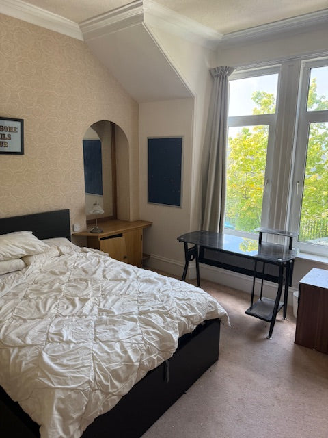 Large 3 Bedroom Flat in Leslie Terrace Aberdeen