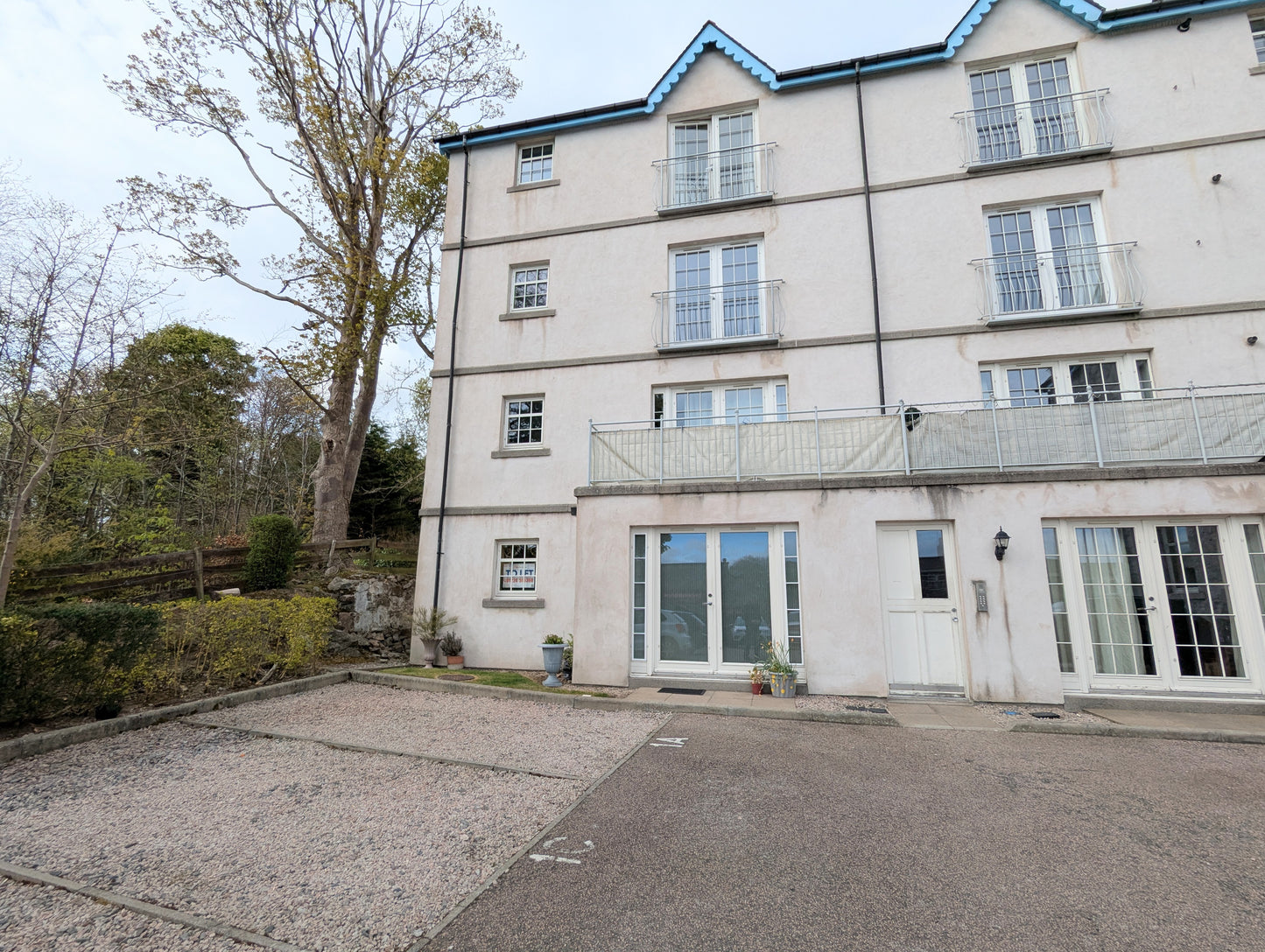 Wonderful Ground Floor Flat with Private Entrance
