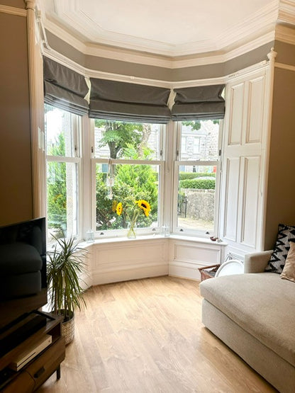 5 bed semi detached house
