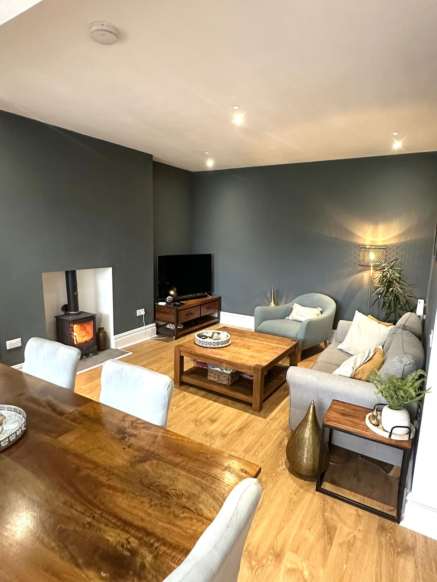 5 bed semi detached house