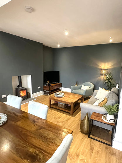 5 bed semi detached house