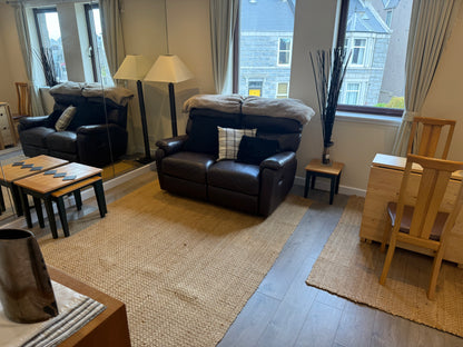 Large 2 Bedroom Flat City Centre