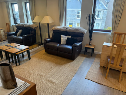 Large 2 Bedroom Flat City Centre