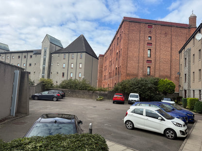 Large 2 Bedroom Flat City Centre