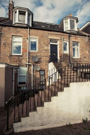 Well Kept 2 Bedroom Flat