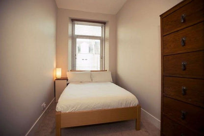 Well Kept 2 Bedroom Flat