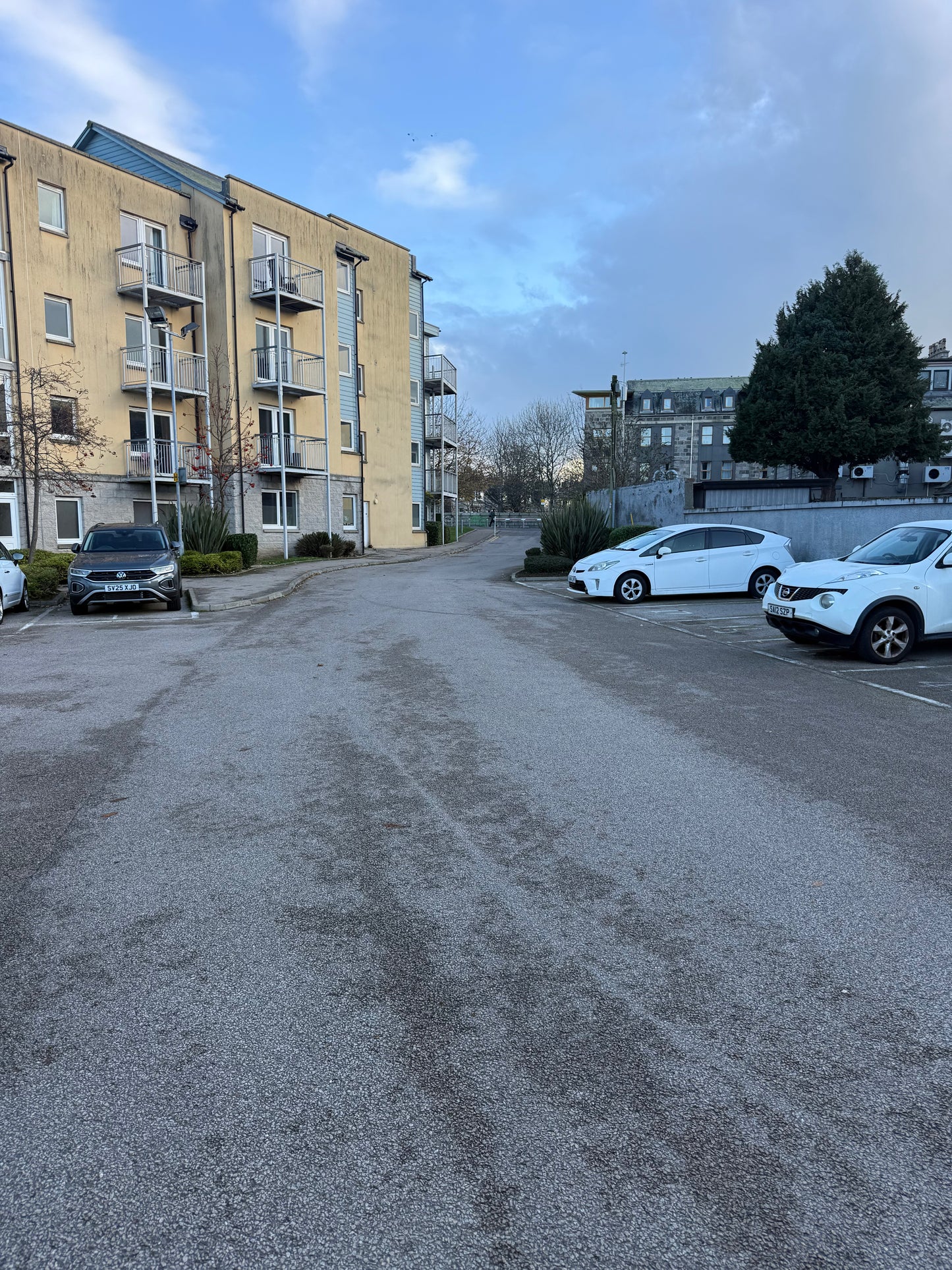 Incredible 2 Bedroom Top Floor with Balcony Flat