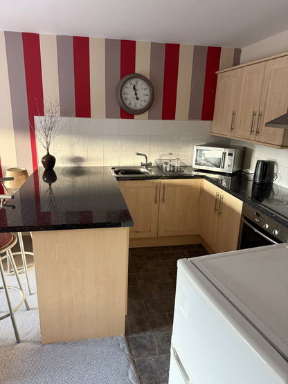 Incredible 2 Bedroom Top Floor with Balcony Flat