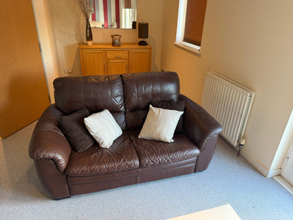 Incredible 2 Bedroom Top Floor with Balcony Flat