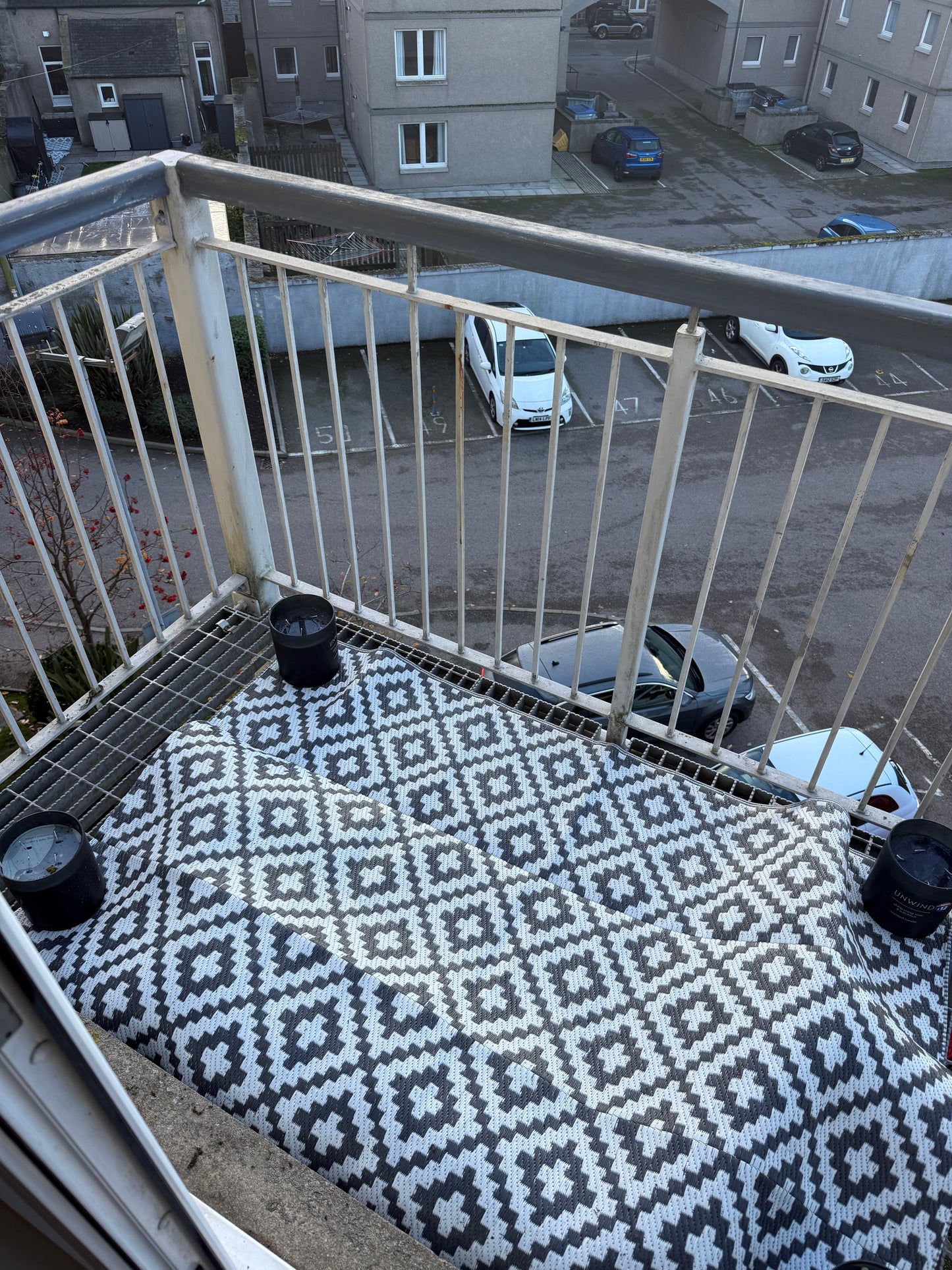 Incredible 2 Bedroom Top Floor with Balcony Flat