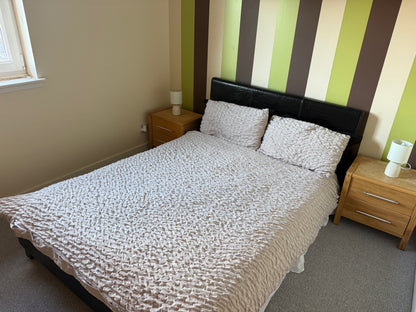 Incredible 2 Bedroom Top Floor with Balcony Flat