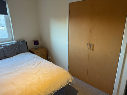 Incredible 2 Bedroom Top Floor with Balcony Flat