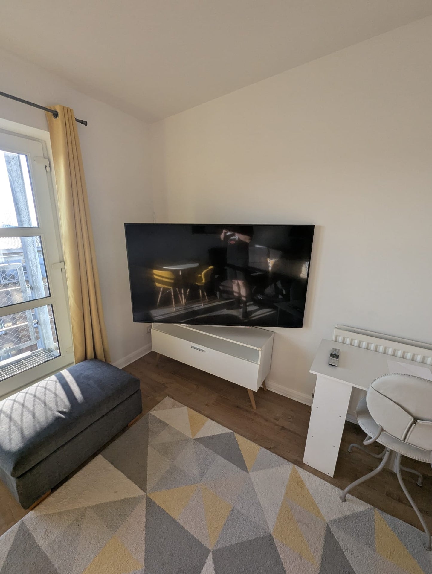 3 Bedroom Top Floor Beachfront Apartment