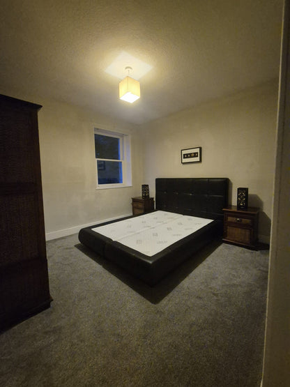 Stunning 2 Bedroom Ground Floor Flat on Kings Gate