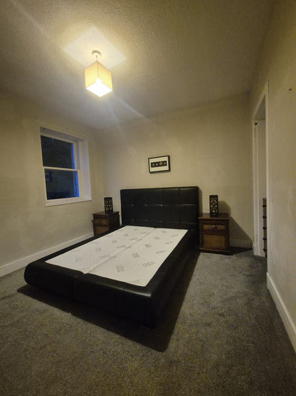Stunning 2 Bedroom Ground Floor Flat on Kings Gate