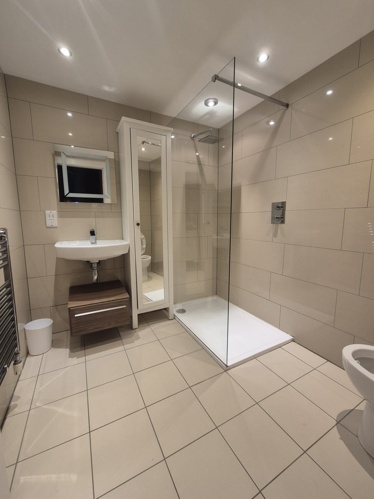 Stunning 2 Bedroom Ground Floor Flat on Kings Gate