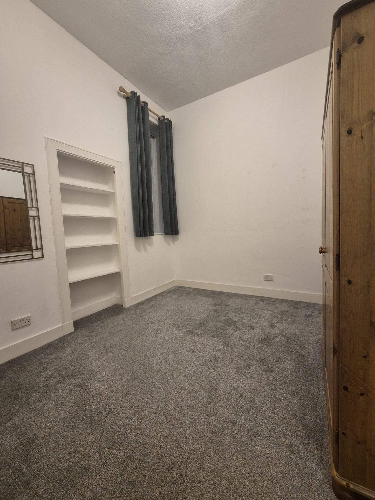 Stunning 2 Bedroom Ground Floor Flat on Kings Gate