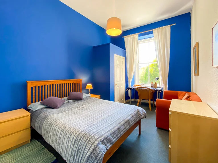 2 Bedroom First Floor Flat on King Street Close to Union Street