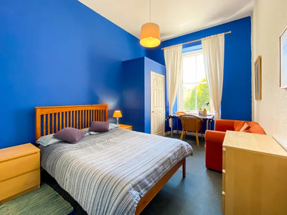 2 Bedroom First Floor Flat on King Street Close to Union Street