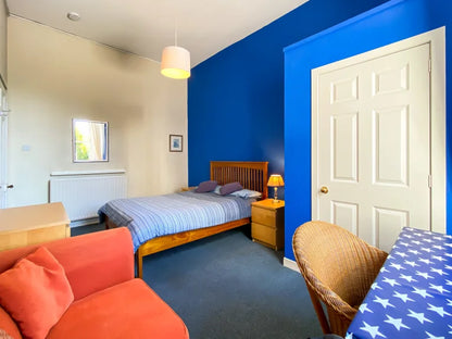 2 Bedroom First Floor Flat on King Street Close to Union Street
