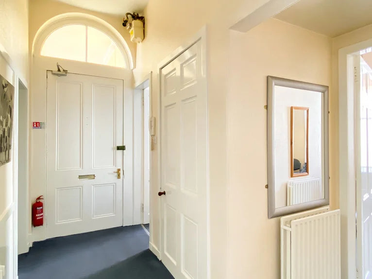 2 Bedroom First Floor Flat on King Street Close to Union Street