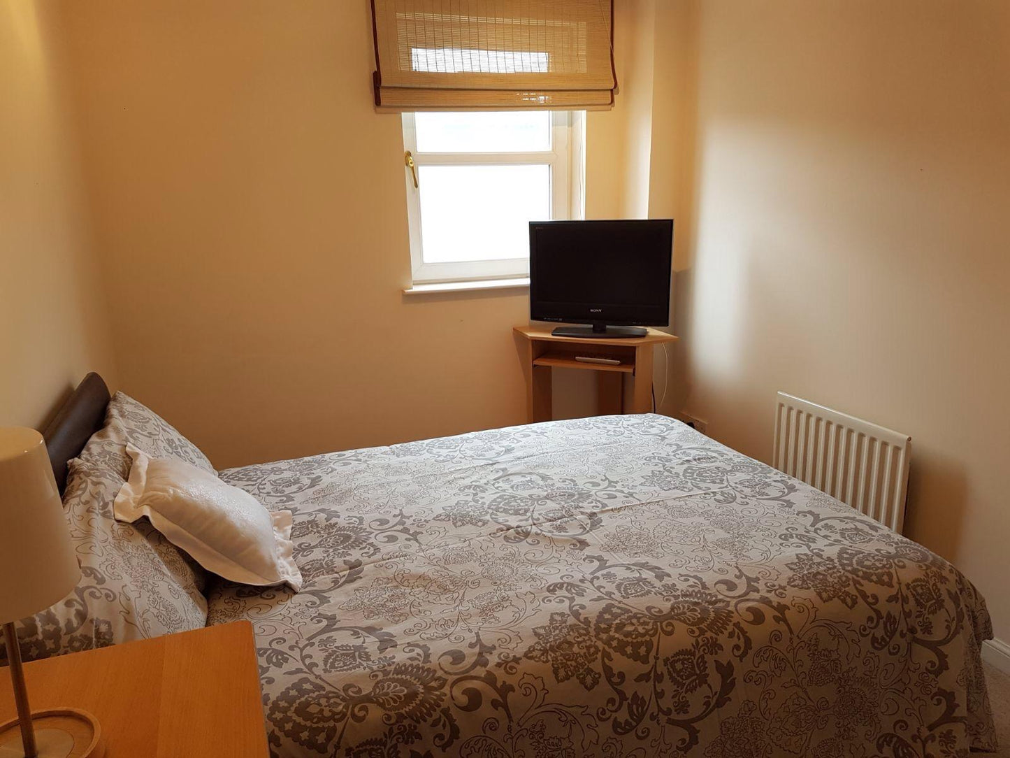 Stunning 2 Bed Flat with Private Parking