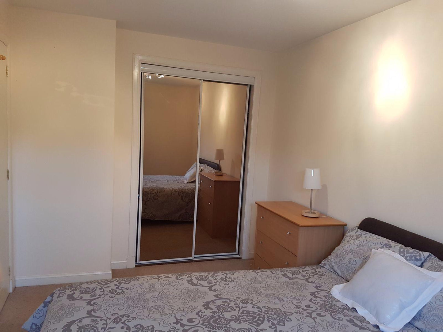 Stunning 2 Bed Flat with Private Parking