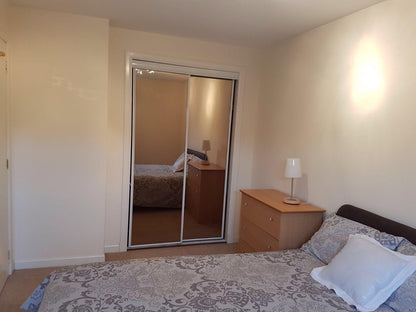 Stunning 2 Bed Flat with Private Parking