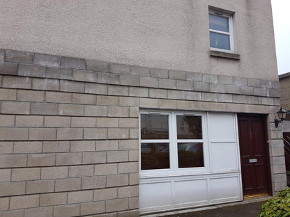 Stunning 2 Bed Flat with Private Parking