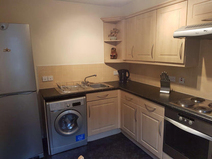 Stunning 2 Bed Flat with Private Parking