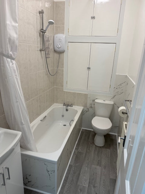 Fully Redecorated Beautiful 1 Bedroom Flat Ground Floor