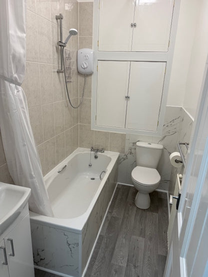 Fully Redecorated Beautiful 1 Bedroom Flat Ground Floor