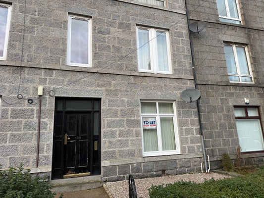 Fully Redecorated Beautiful 1 Bedroom Flat Ground Floor