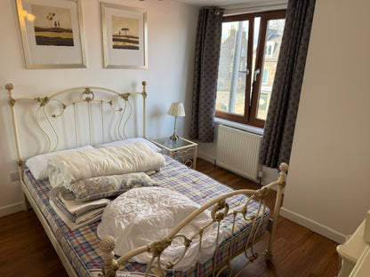 Top Class 3 Bedroom Top Floor Flat