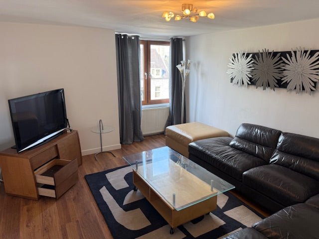 Top Class 3 Bedroom Top Floor Flat