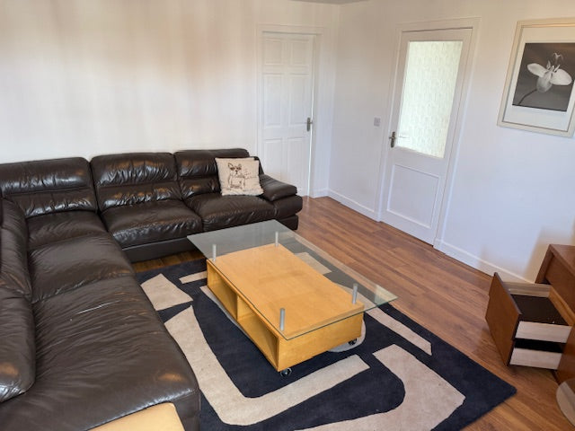 Top Class 3 Bedroom Top Floor Flat