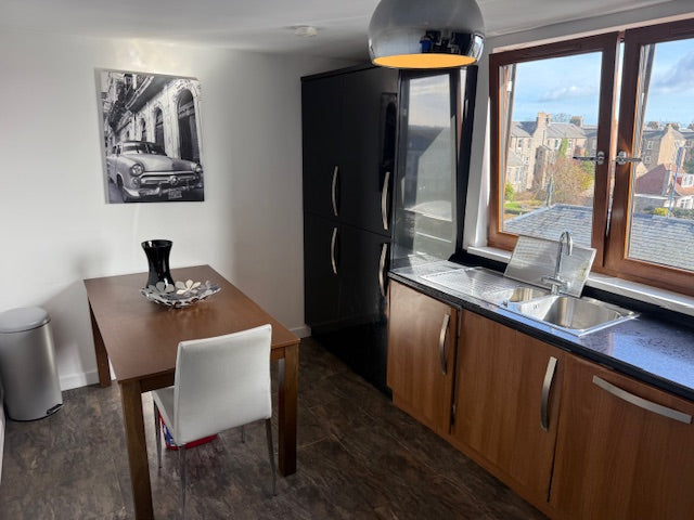 Top Class 3 Bedroom Top Floor Flat