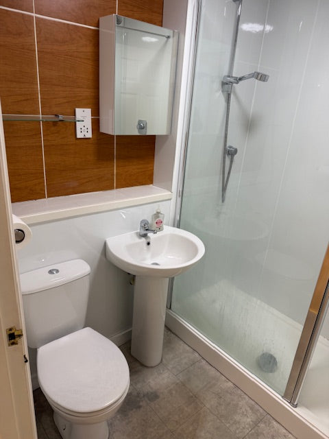 Ground Floor 2 Bedroom Beautiful Flat Summer Street