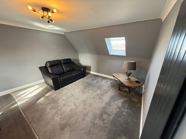 Top Floor 1 Bed with Private Parking