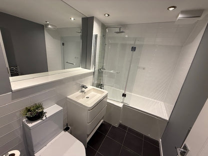 Top Floor 1 Bed with Private Parking