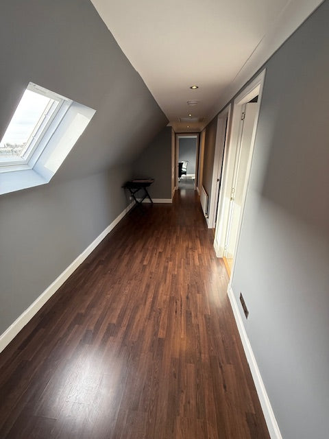 Top Floor 1 Bed with Private Parking