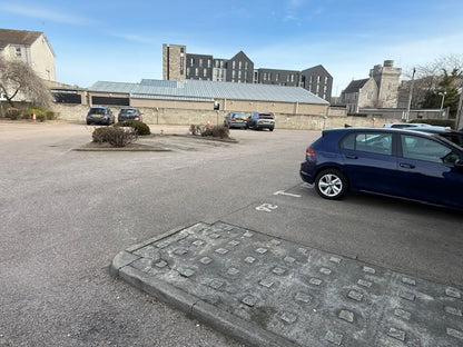 Top Floor 1 Bed with Private Parking