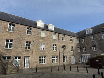 Top Floor 1 Bed with Private Parking